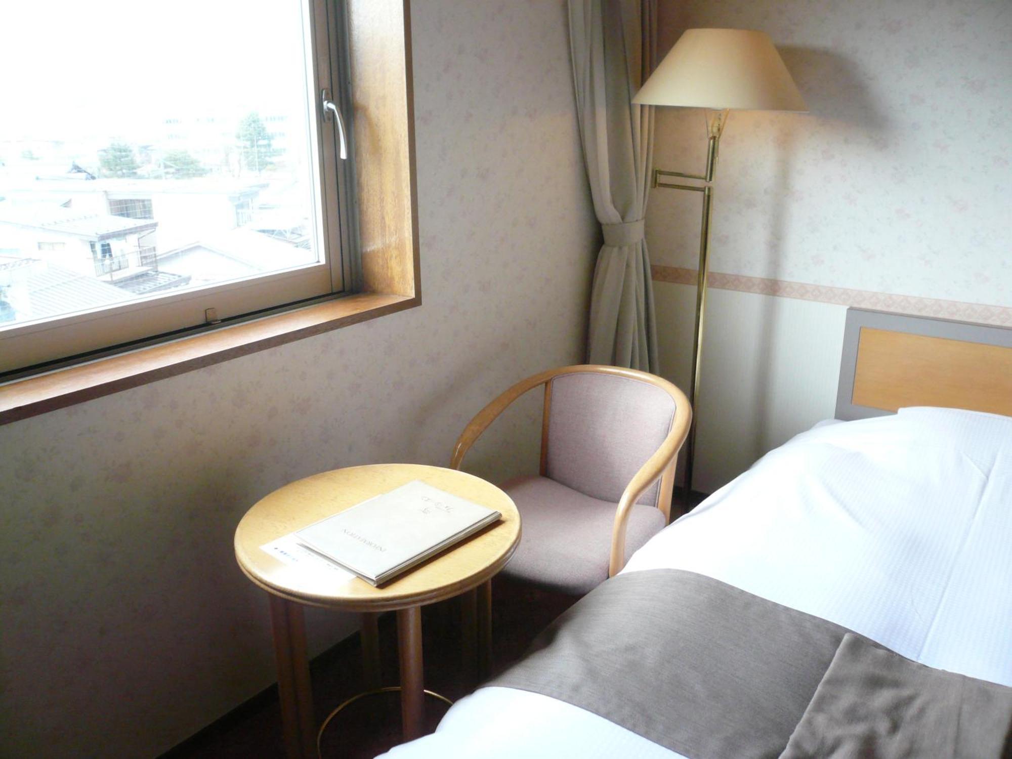 Takayama City Hotel Four Seasons מראה חיצוני תמונה