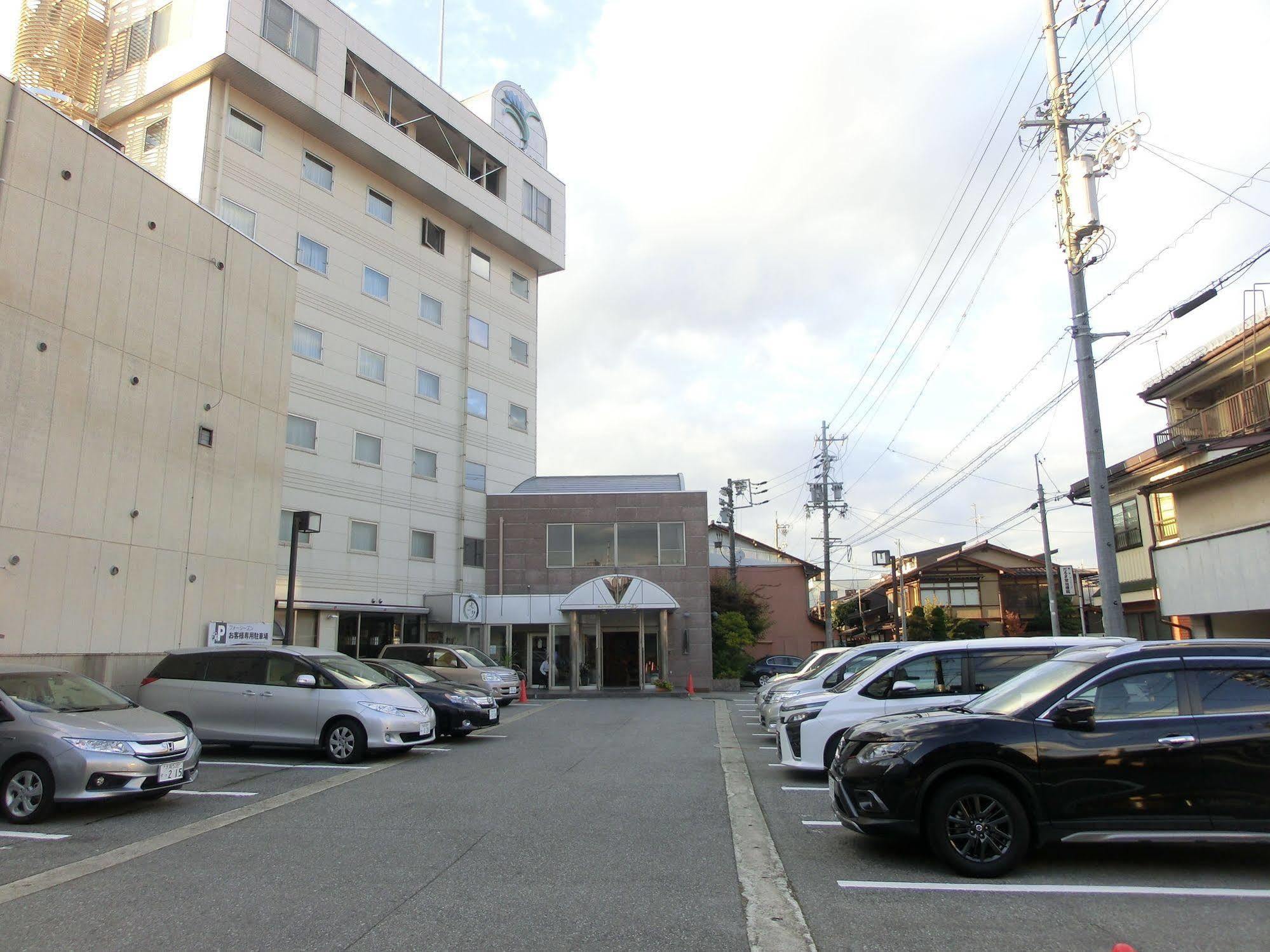 Takayama City Hotel Four Seasons מראה חיצוני תמונה